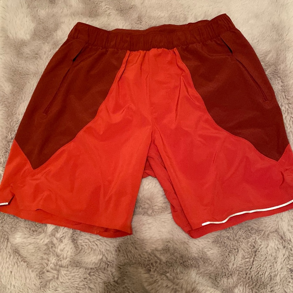 Men’s Lululemon athletic shorts- size small and in great condition (like new)